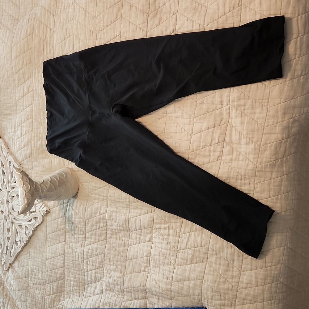 Maternity crop workout pants L